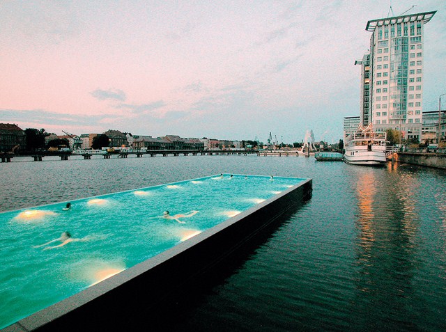 <!--:en-->Swimming Pool in Spree River<!--:--><!--:es-->Piscina en Berlín en el Rio Spree<!--:-->